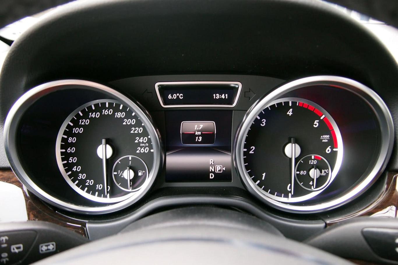 奔驰m级ml350 4matic 柴油版仪表盘