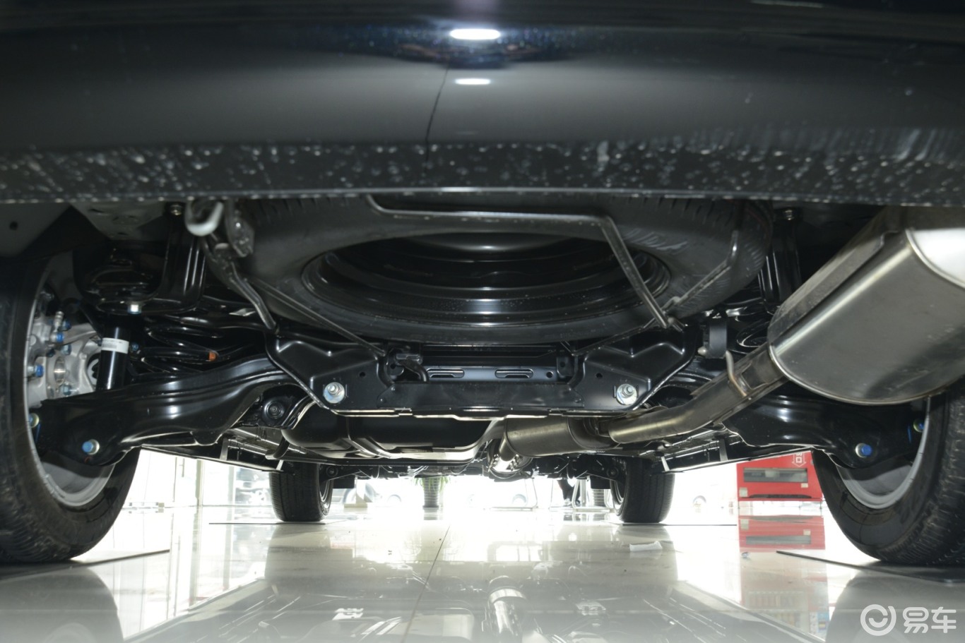 艾力绅外观-彩晶黑