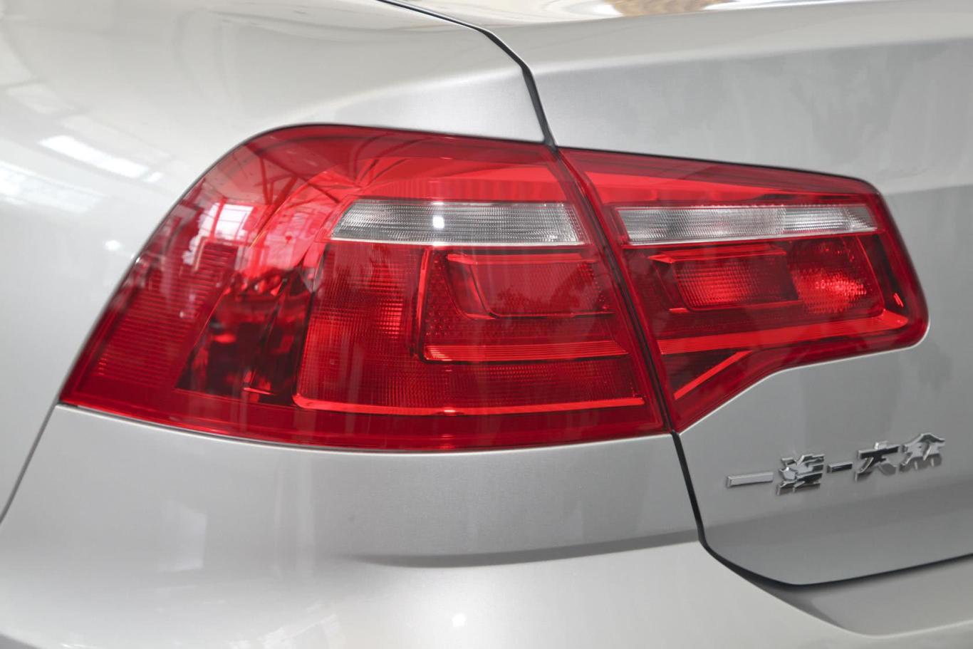 宝来1.6l 自动 舒适型尾灯侧45度俯拍