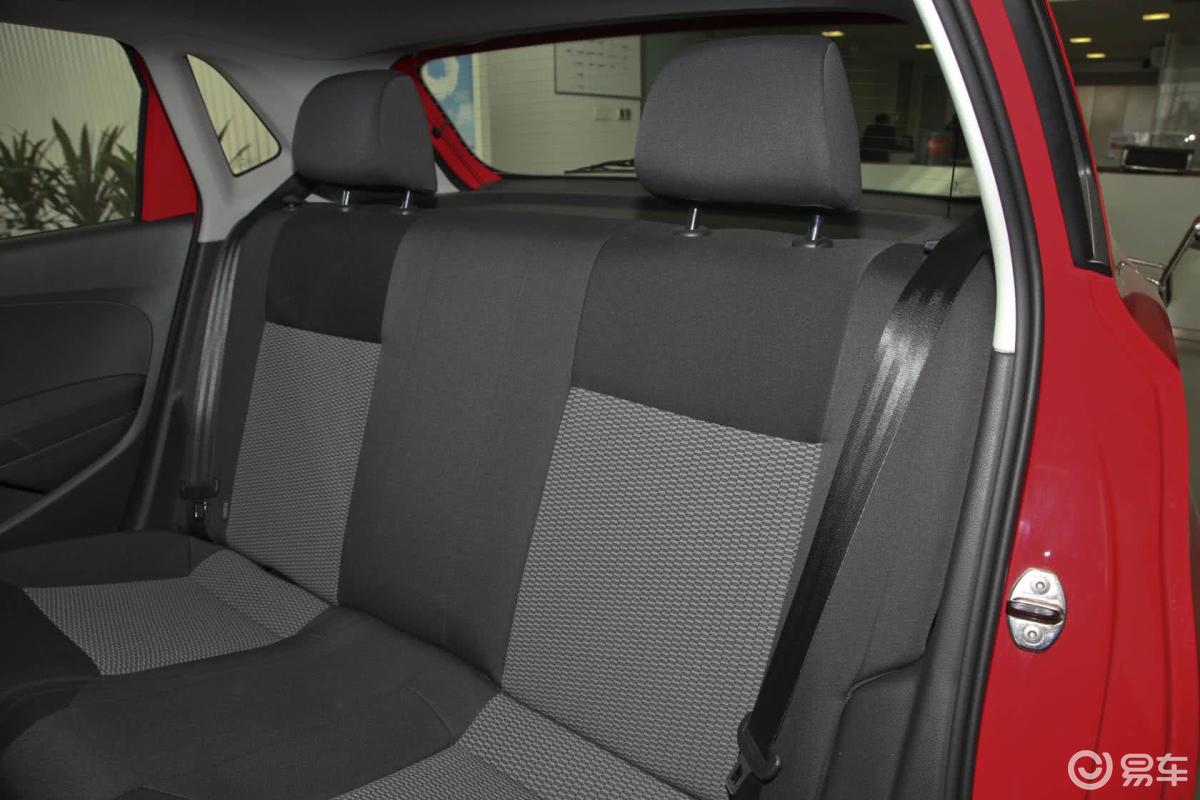 【polo2013款1.4l 手动 风尚版后排座椅汽车图片-汽车图片大全】-易车