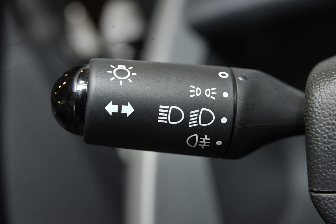 0t 敞篷激情版大灯开关图片