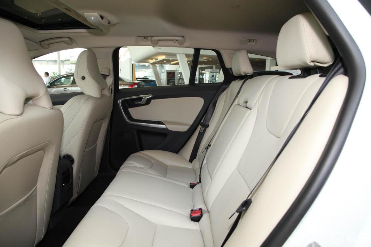 【沃尔沃v602014款t5 智雅版后排空间体验汽车图片-汽车图片大全】