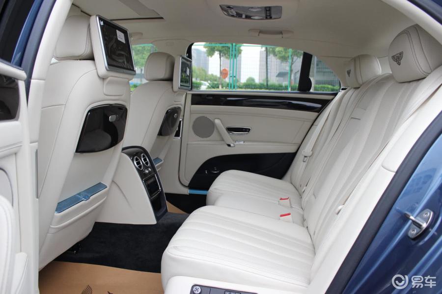 宾利飞驰 后排空间图