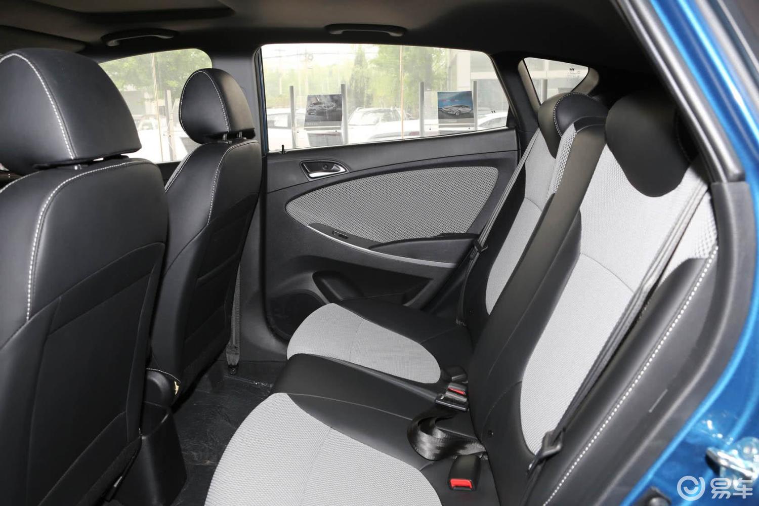 【瑞奕2014款1.6 top at后排空间体验汽车图片-汽车图片大全】-易车