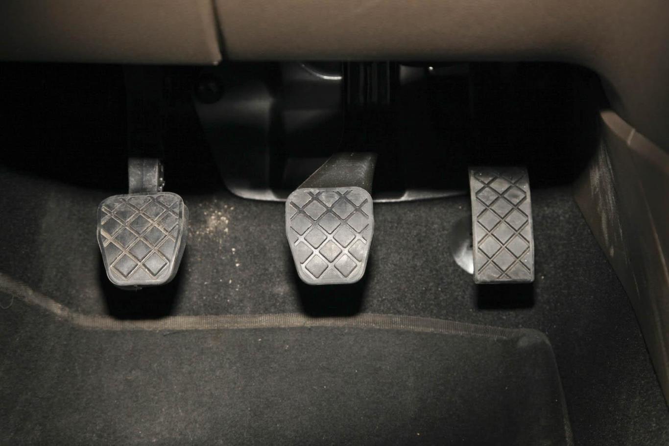 宝来1.6l 手动 舒适型脚踏板