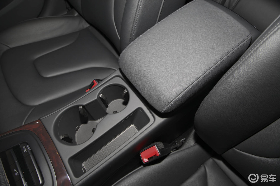 奥迪a4l 前排中央扶手箱图