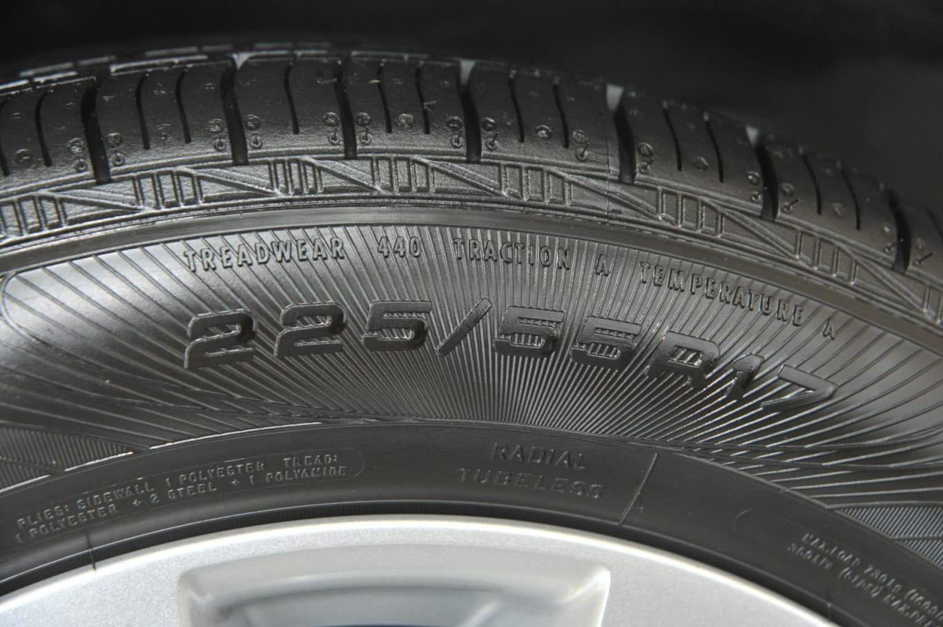 君越2.4l 领先舒适型轮胎规格