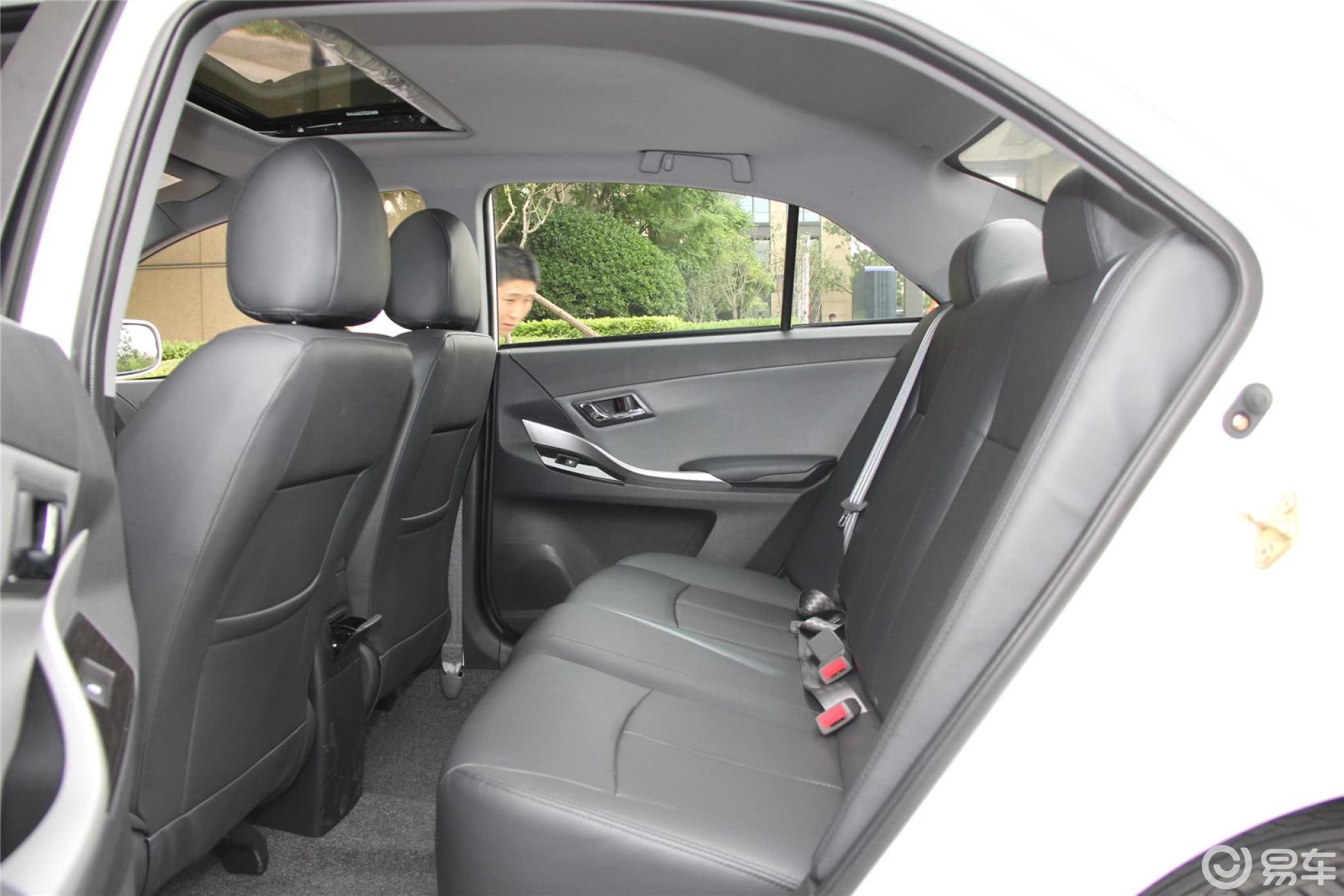 【众泰z3002015款新视界版 1.