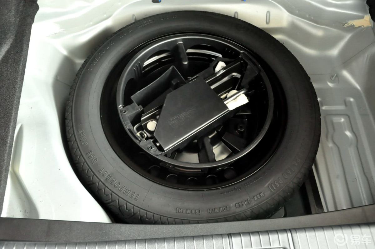 【奔驰e级2014款e300l 运动型备胎汽车图片-汽车图片大全】-易车