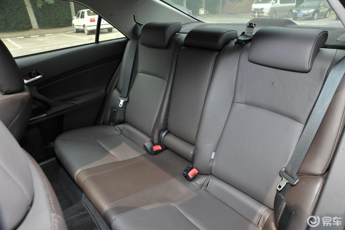 【锐志2013款2.5v 尊锐导航版后排座椅汽车图片-汽车图片大全】-易车