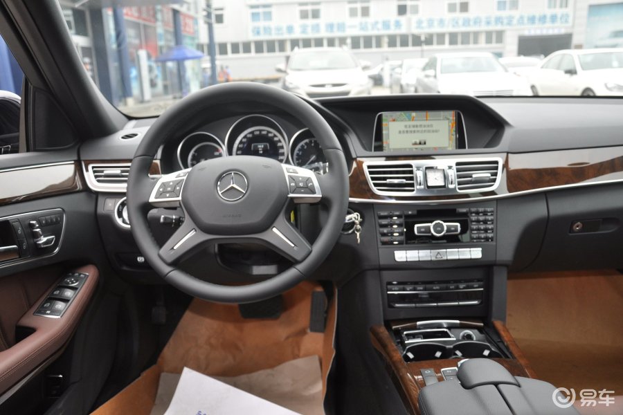 【奔驰e级2015款e 260 l 豪华型 轿车完整内饰(驾驶员位置)汽车图片