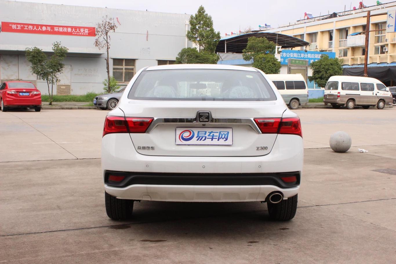 众泰z300新视界版 1.5l 手动 豪华型正后水平