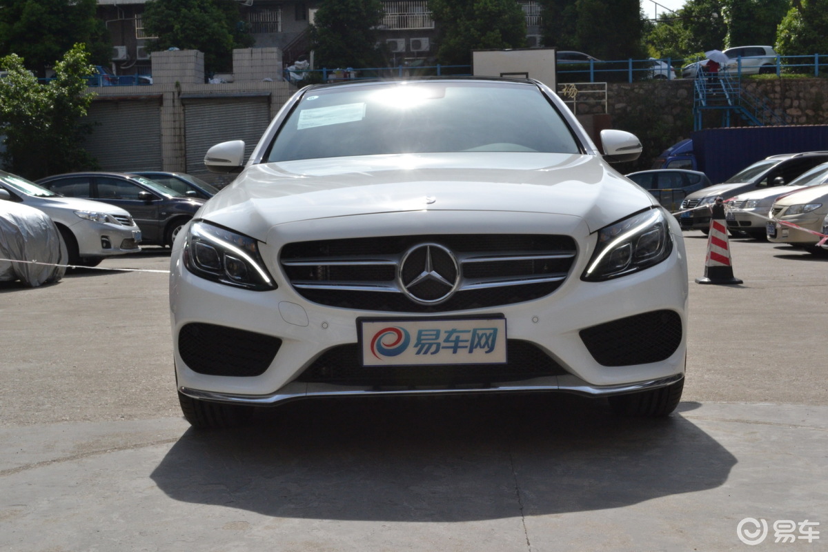 【奔驰c级2017款改款 c 180 l 动感运动版侧前45度车头向右水平汽车