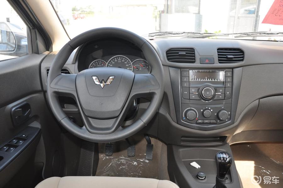 【五菱宏光s12014款1.