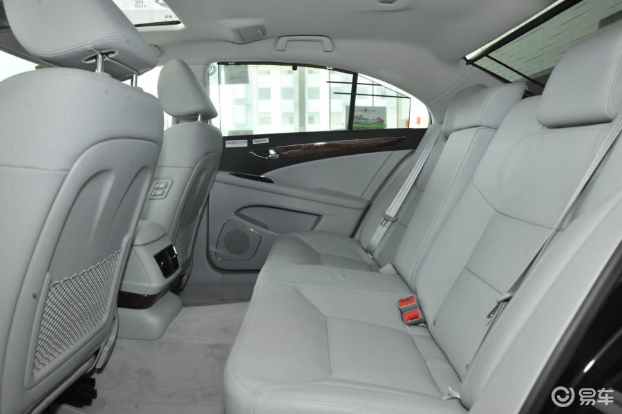 0l 自动 尊贵型后排空间体验汽车图片-汽车图片大全】-易车网