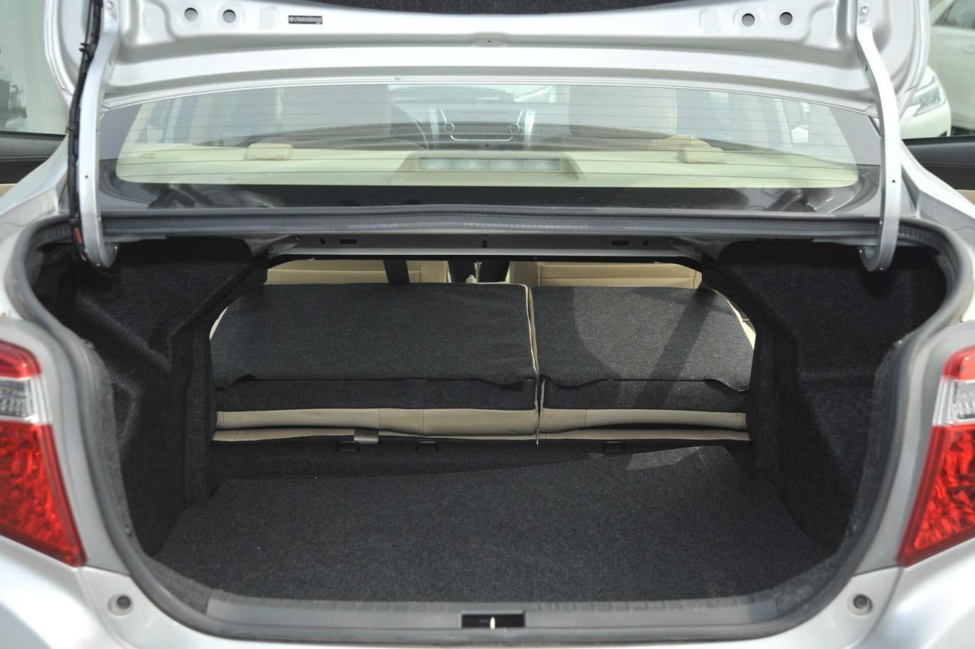 威驰1.5l 自动 智尊版空间