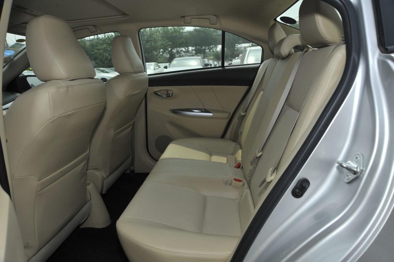 威驰1.5l 自动 智尊版后排空间体验