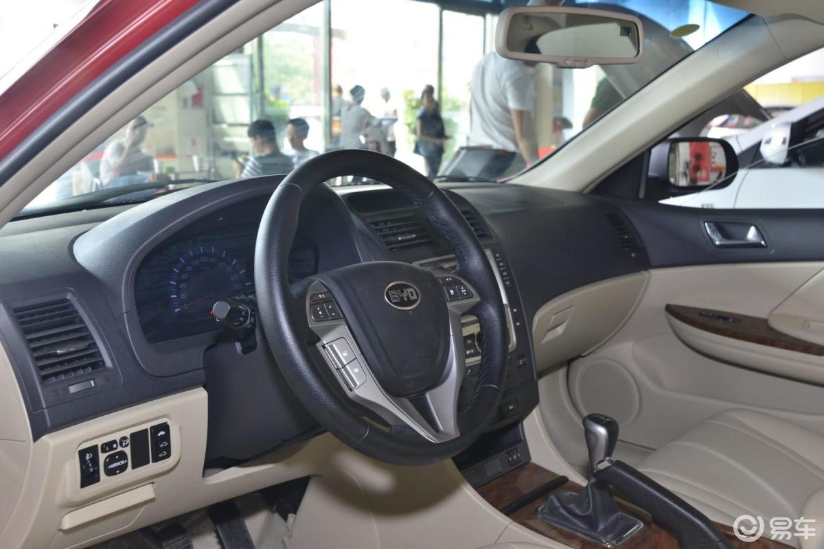 【比亚迪g62013款2.0l 手动 尊贵型内饰汽车图片-汽车图片大全】-易车