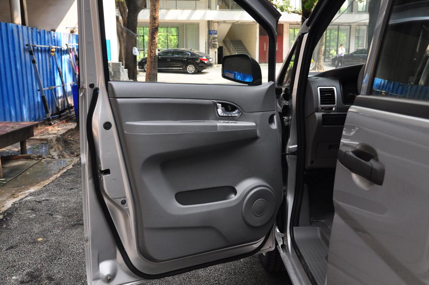 【帅客1.5L 手动 舒适型 ZN6441V1W4(国IV+OBD)驾驶员侧车门内门板图片-汽车图片大全】-易车
