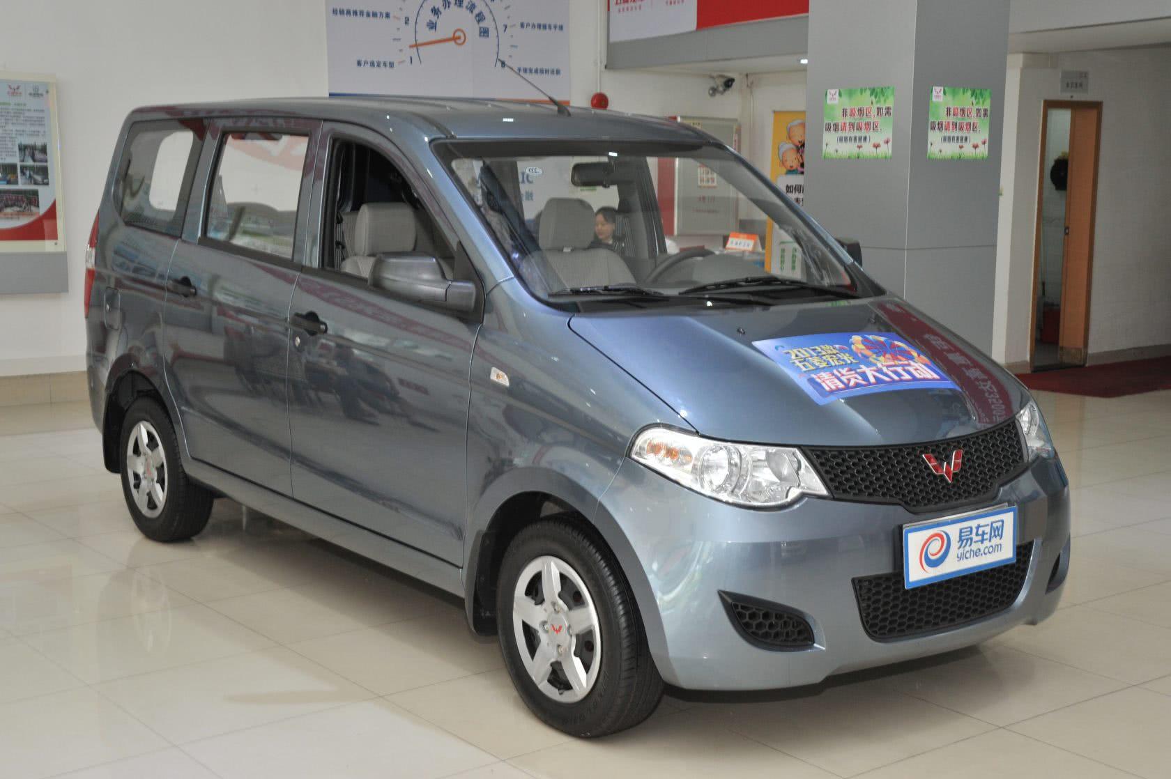 探店试驾五菱宏光mini老编辑开小车城里直接起飞