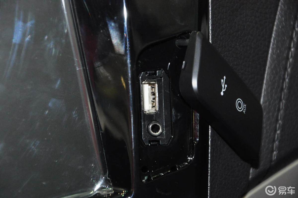 【比亚迪s72015款2.