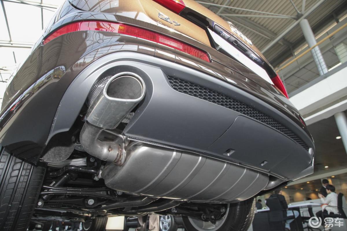 【奥迪q72014款35 tfsi quattro 运动型排气管(排气管装饰罩)汽车图片