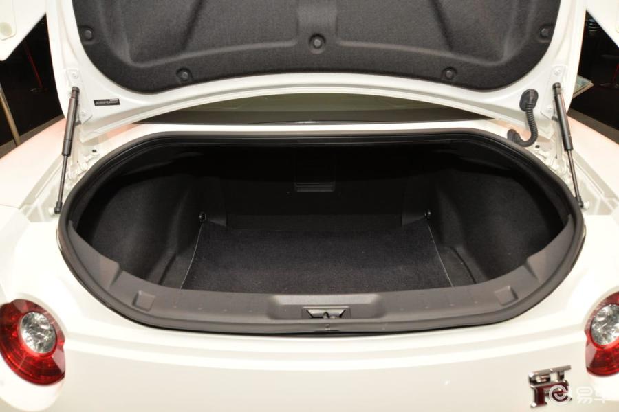 【日产gt-r2014款premium 棕红内饰行李箱空间汽车图片-汽车图片大全