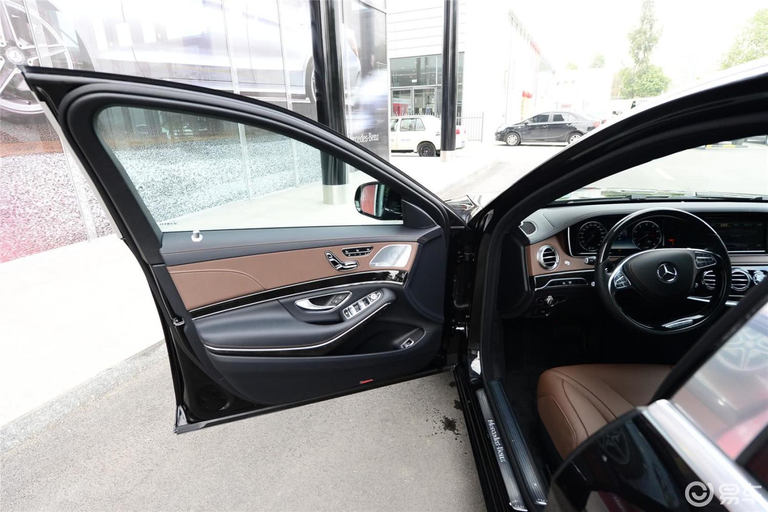 【迈巴赫s级2015款400 4matic驾驶员侧车门内门板汽车图片-汽车图片