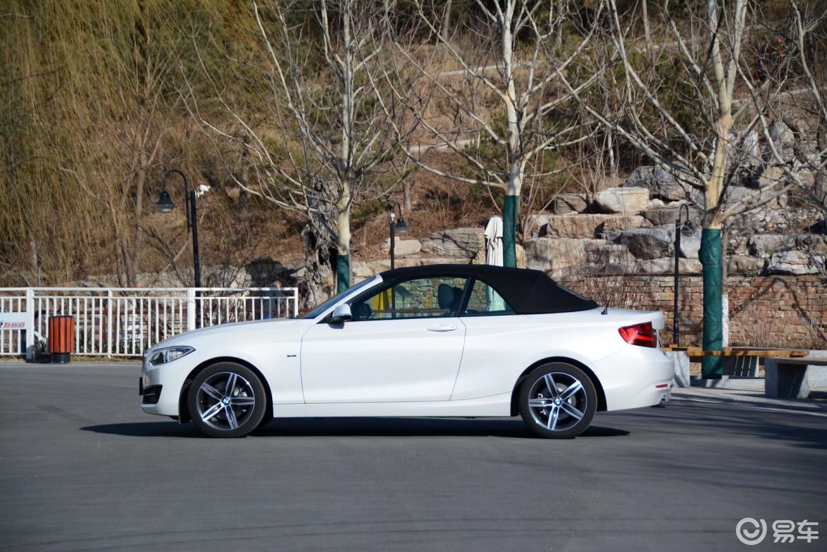 【宝马2系2015款220i 领先型 敞篷轿跑车正侧车头向左水平汽车图片