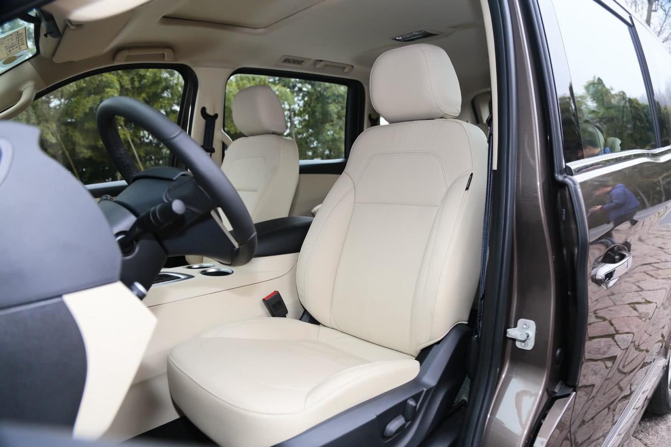 华颂72.0t 手自一体 旗舰版驾驶员座椅