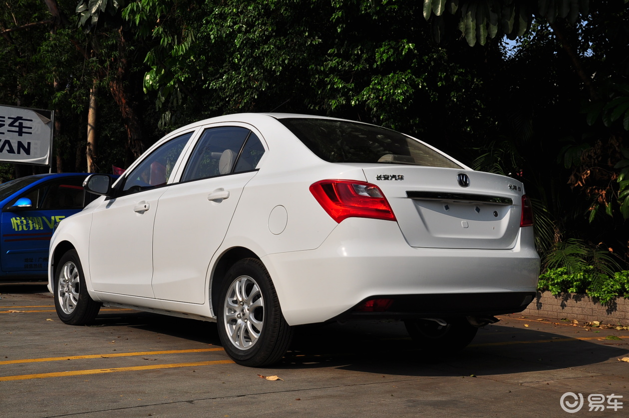 长安悦翔v3 厂家指导价:4.69万-5.