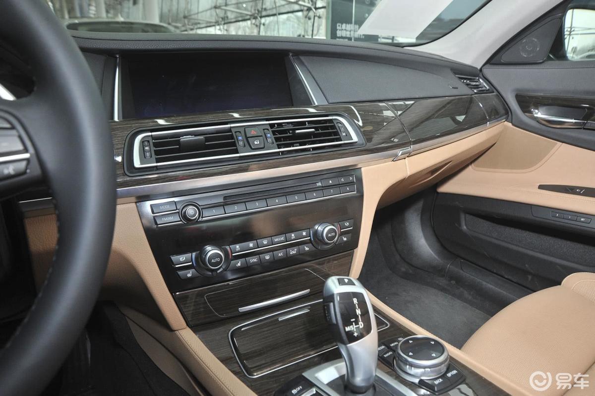 【宝马7系2013款740li 领先型中控台驾驶员方向汽车图片-汽车图片大全