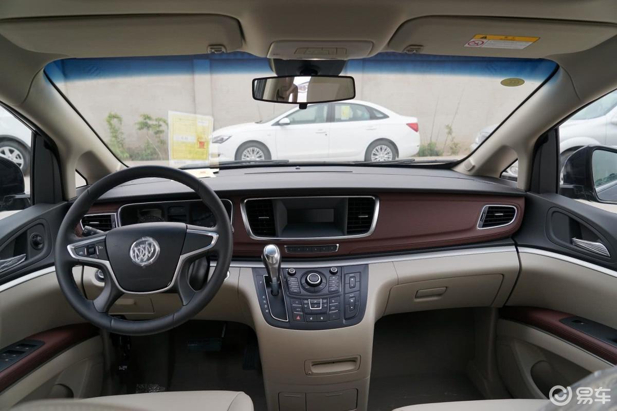 完整内饰(中间位置)