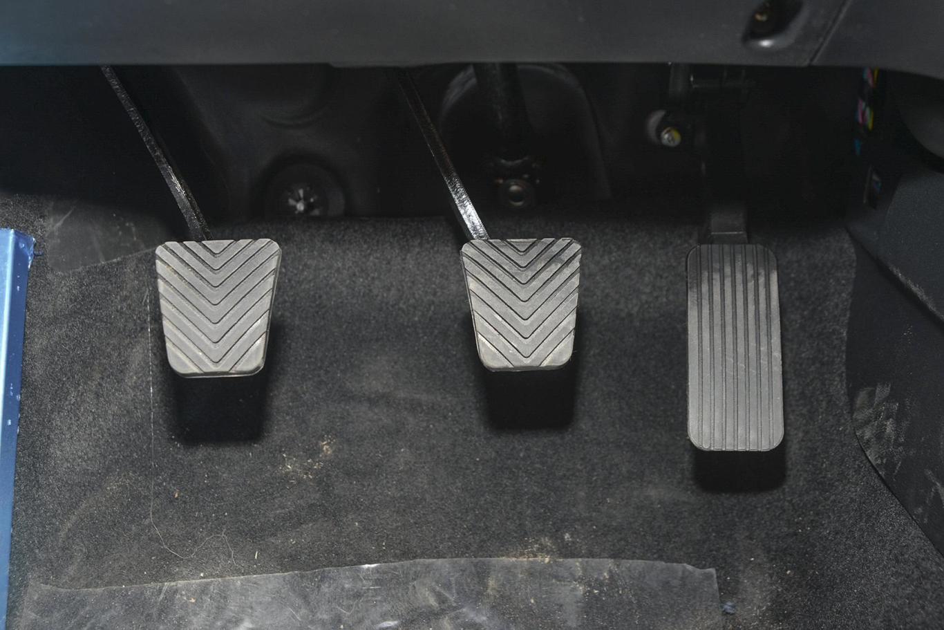 6l 手动 致酷型 国5脚踏板图片-汽车图片大全】-易车