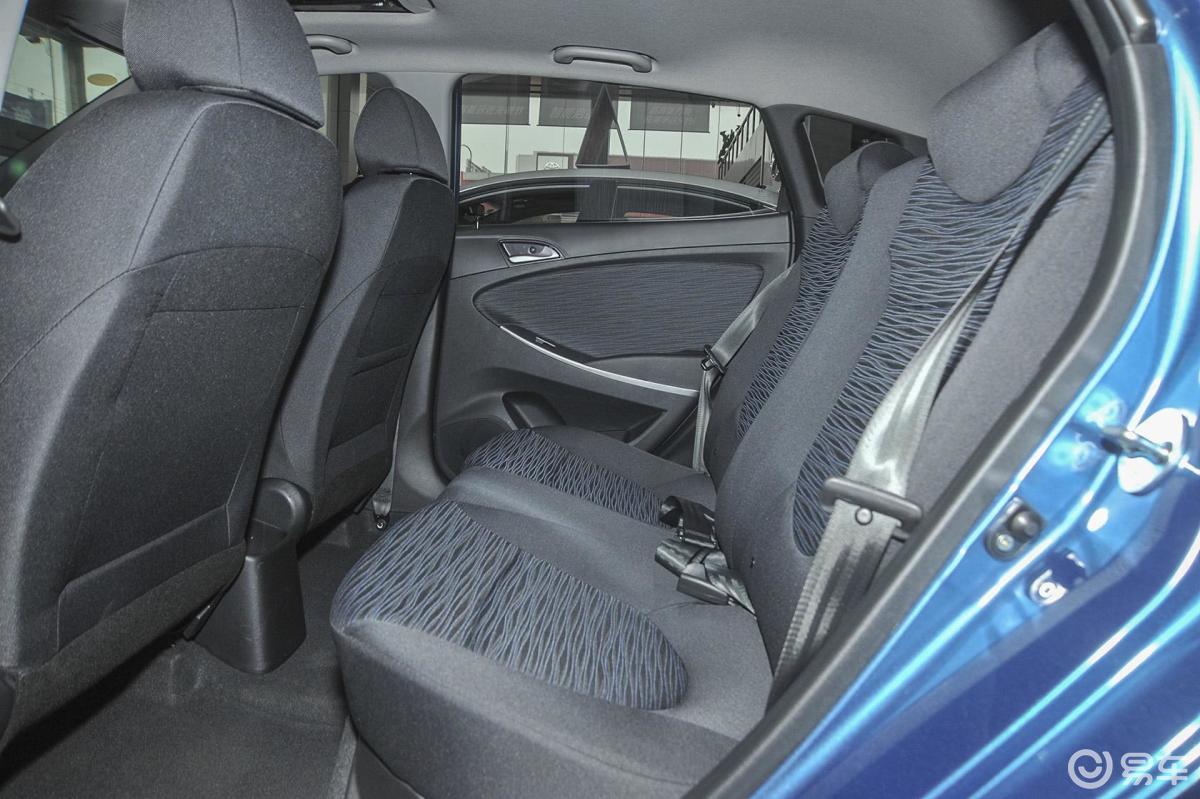 【瑞奕2014款1.4 glx mt后排空间体验汽车图片-汽车图片大全】-易车