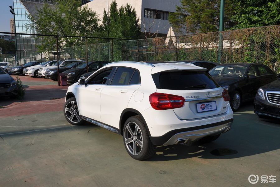 【奔驰gla级2015款220 4matic 豪华型后45度(车头向左)汽车图片-汽车