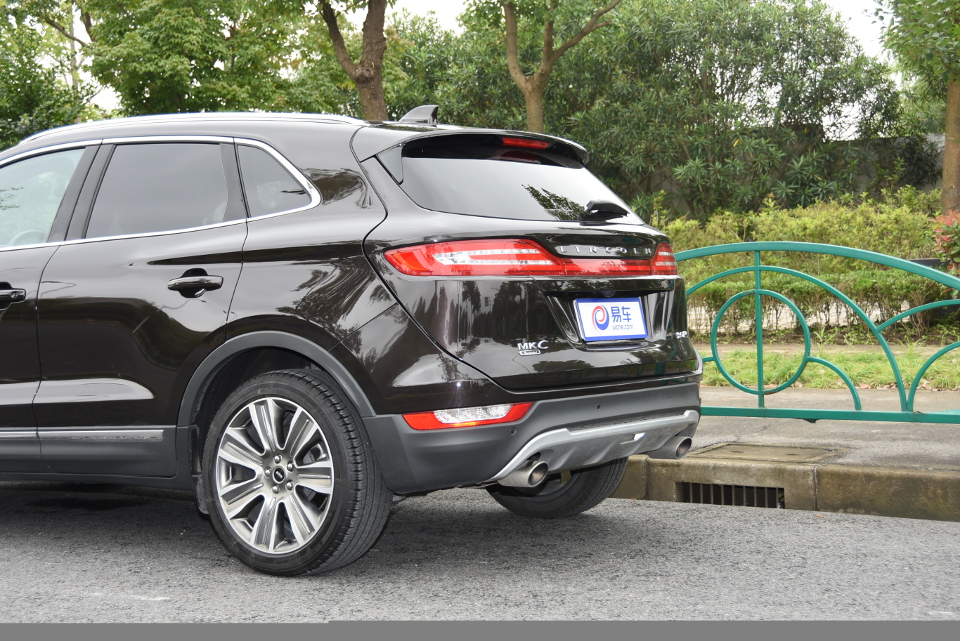 林肯mkc2.0t 四驱 总统系列车尾局部