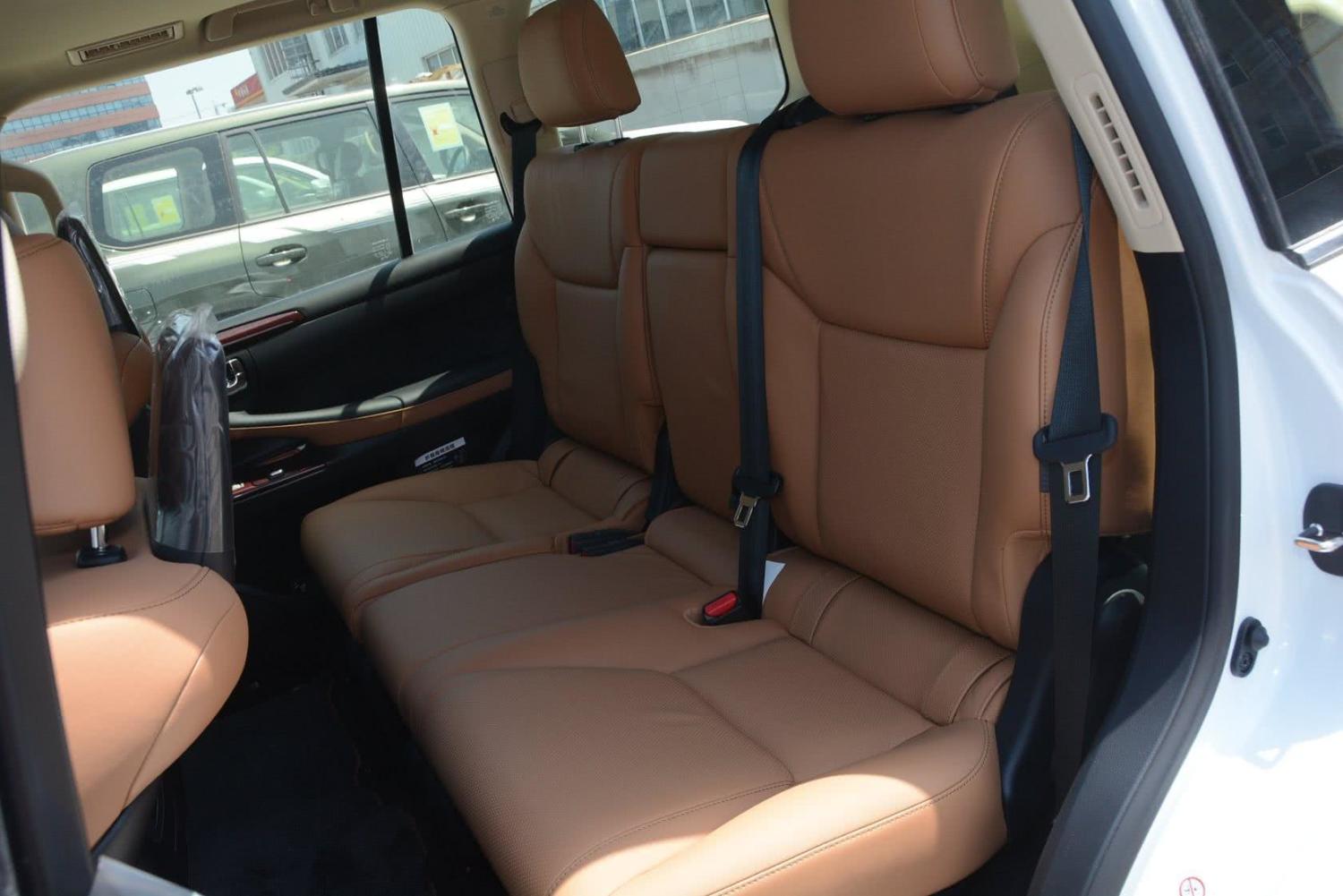 【雷克萨斯lx2015款570 中东版后排座椅汽车图片-汽车图片大全】-易车