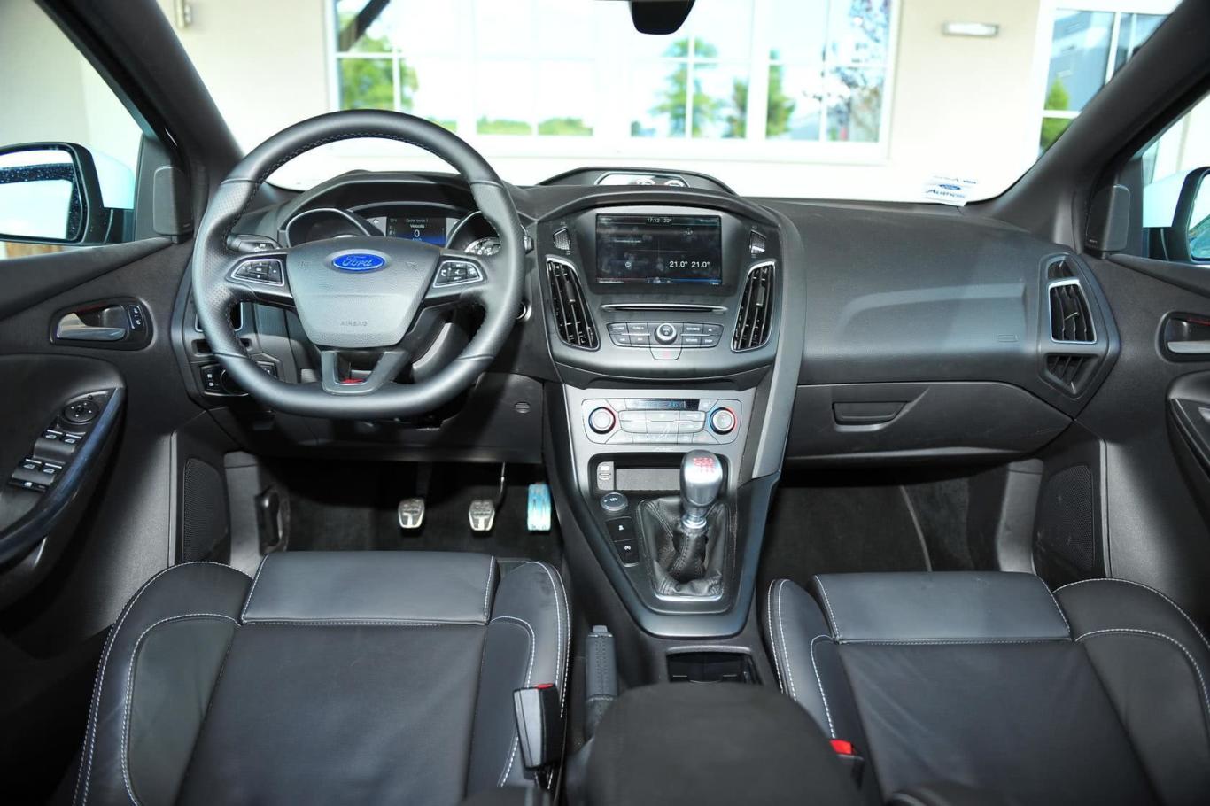 st 2.0t 手动 标准版内饰