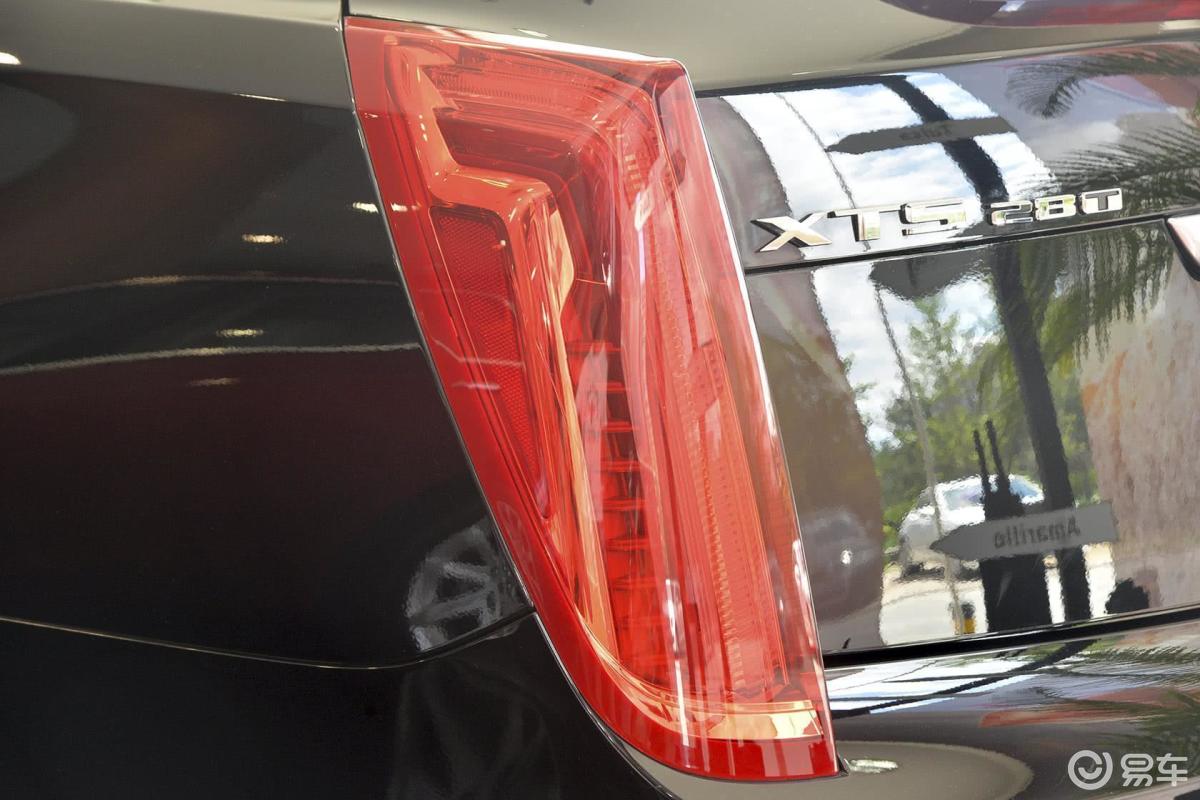 【凯迪拉克xts2015款28t 精英型 尾灯侧45度俯拍汽车图片-汽车图片