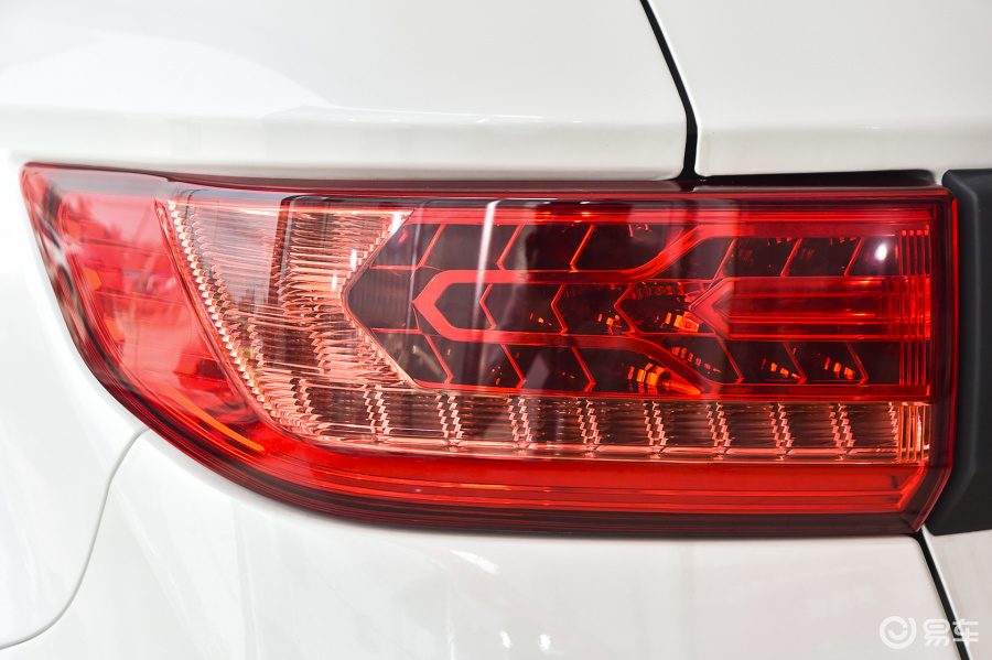 【陆风x72015款2.