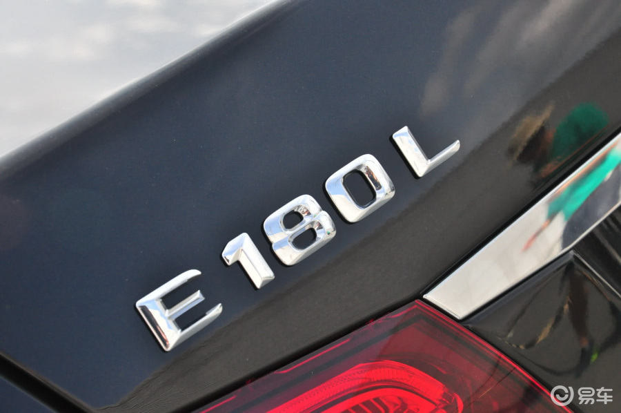 奔驰e级 尾标图