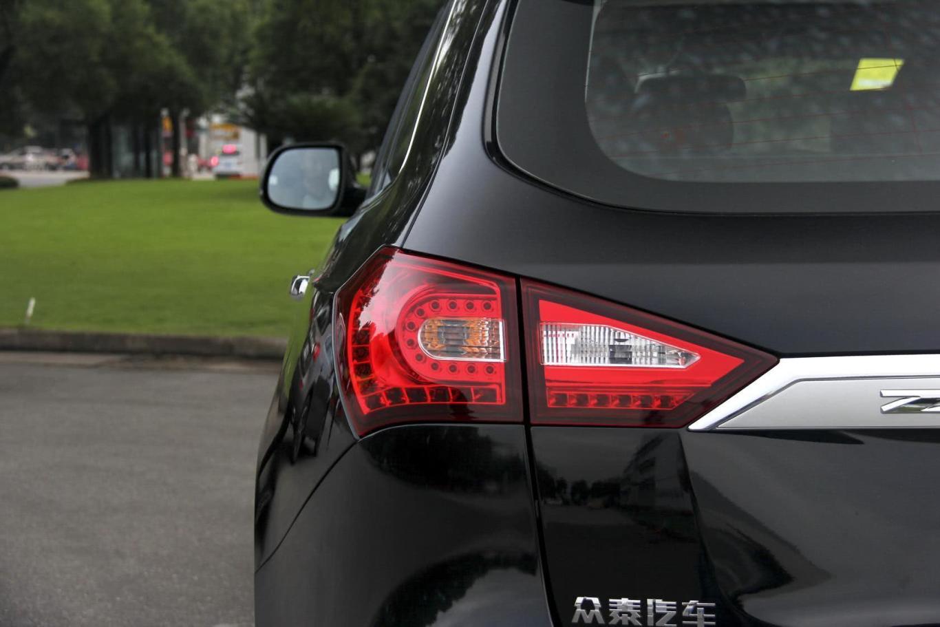 众泰t600家用版 2.0t 手动 尊贵型尾灯侧45度俯拍