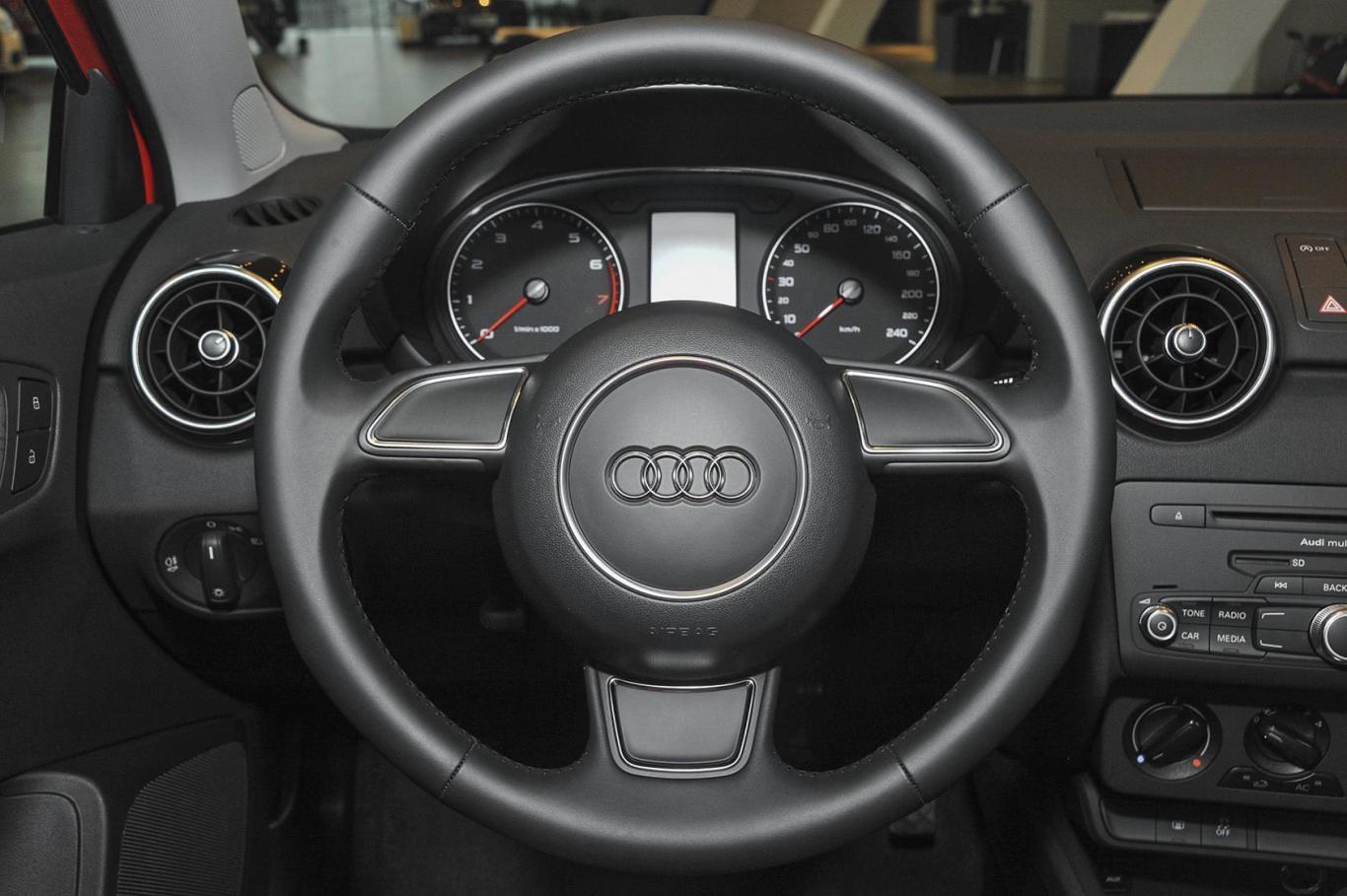 奥迪a130 tfsi 时尚型方向盘