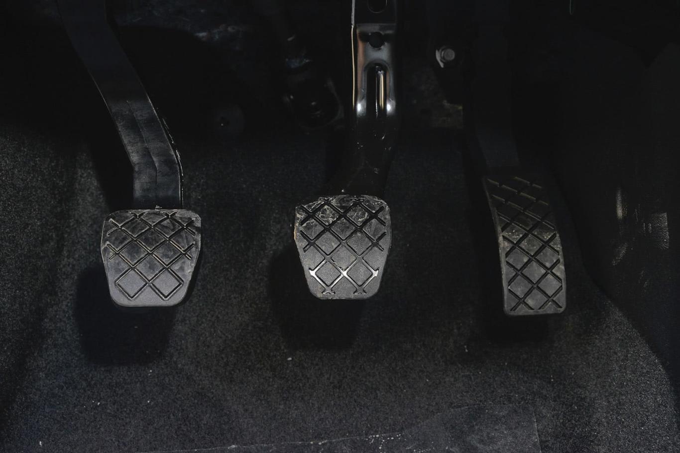 桑塔纳1.4l 手动 风尚版脚踏板