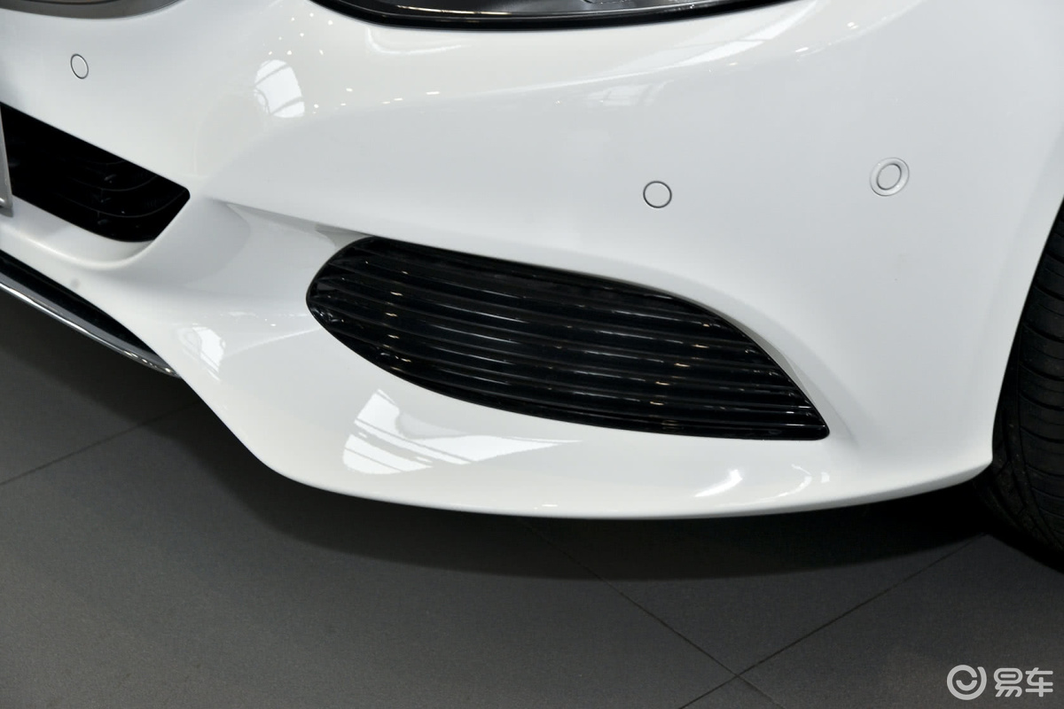 【奔驰c级2015款改款 c 200 l雾灯汽车图片-汽车图片大全】-易车