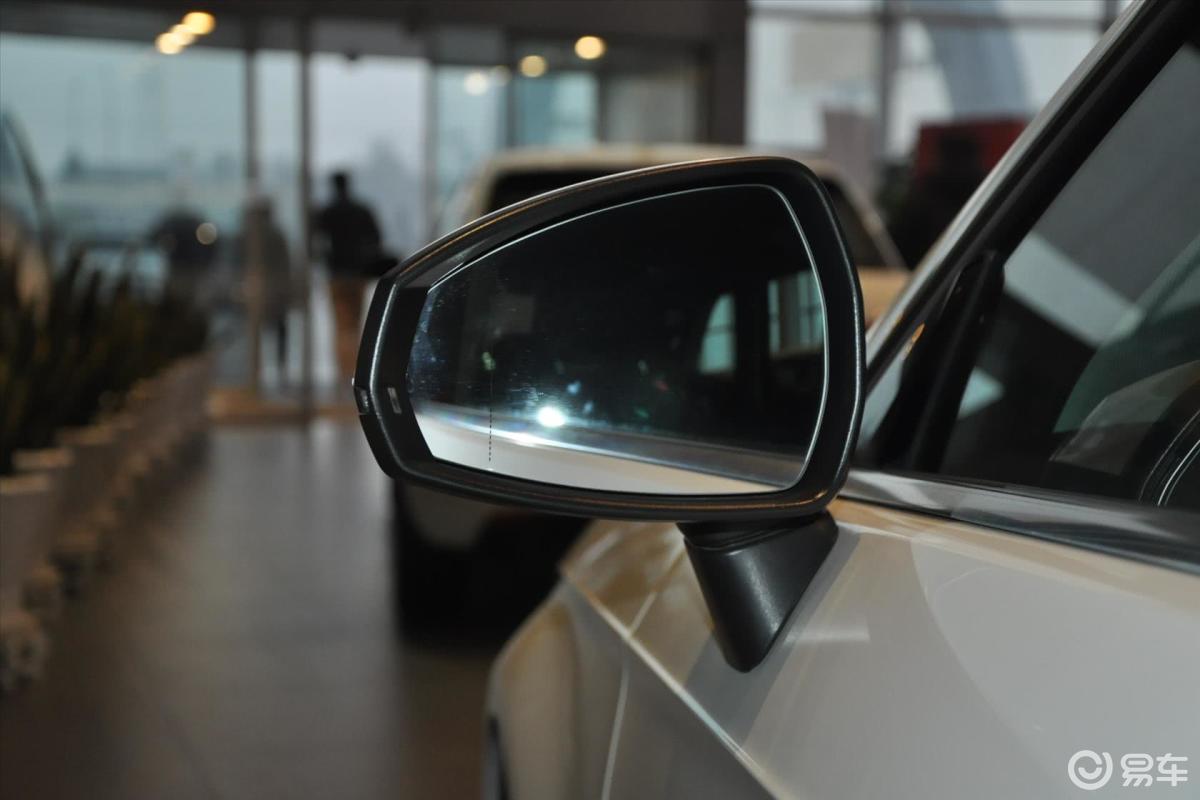 【奥迪a32015款sportback 35tfsi 手动 进取型后视镜镜面(后)汽车图片