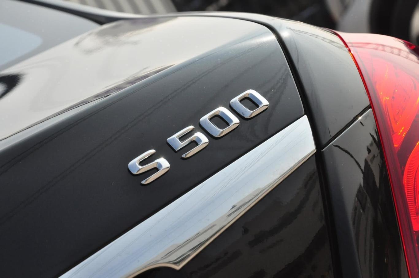 迈巴赫s级500 4matic尾标