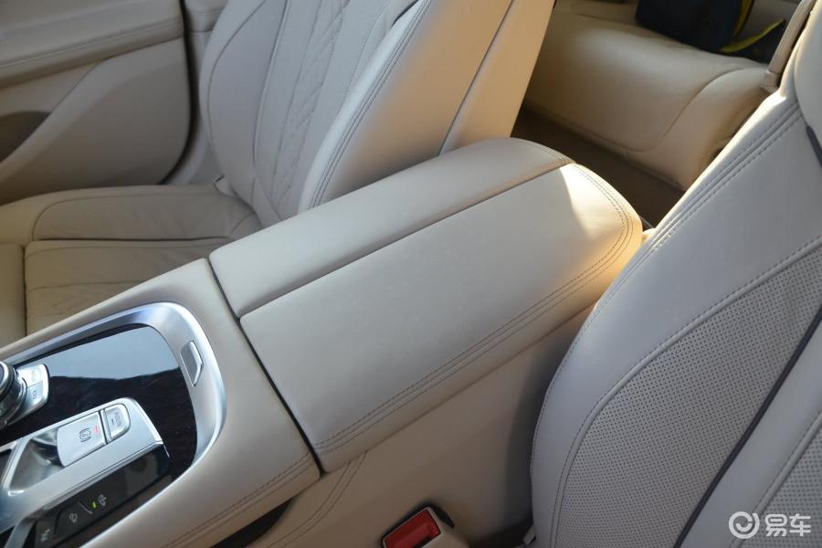 宝马7系(进口) 前排中央扶手箱图