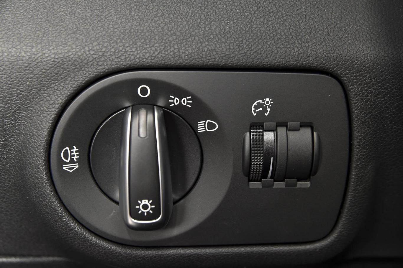 【奥迪a1sportback 30tfsi 技术型大灯开关图片-汽车图片大全】-易车